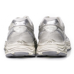 Mizuno Racer S Metallic