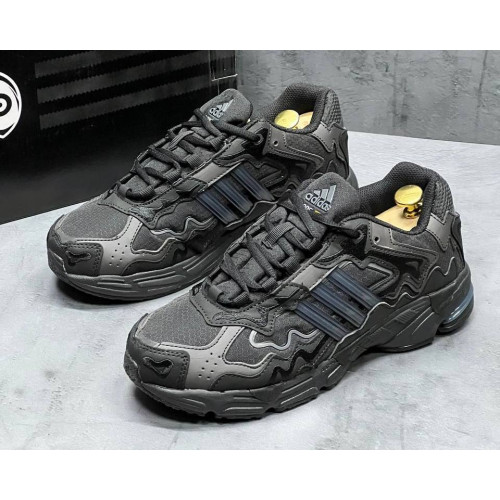 Bad Bunny x Adidas Response CL Termo Triple Black
