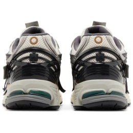 Кроссовки New Balance 1906A Silver Metallic Gold