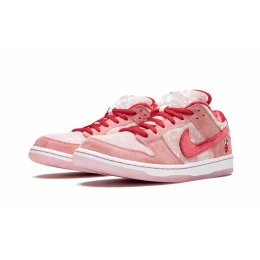 Кроссовки Nike SB Dunk Low Pro Strange Love