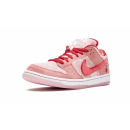 Кроссовки Nike SB Dunk Low Pro Strange Love